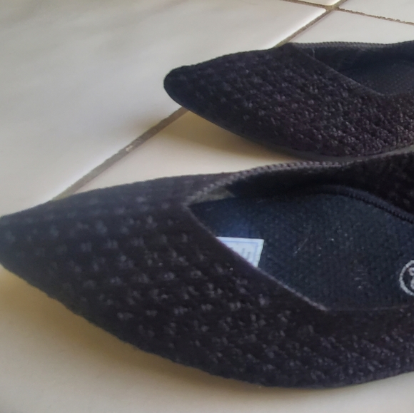 Rothy's Women's Rothy's Black Solid Pointed-Toe Flats - 6.5 - Picture 8 of 10
